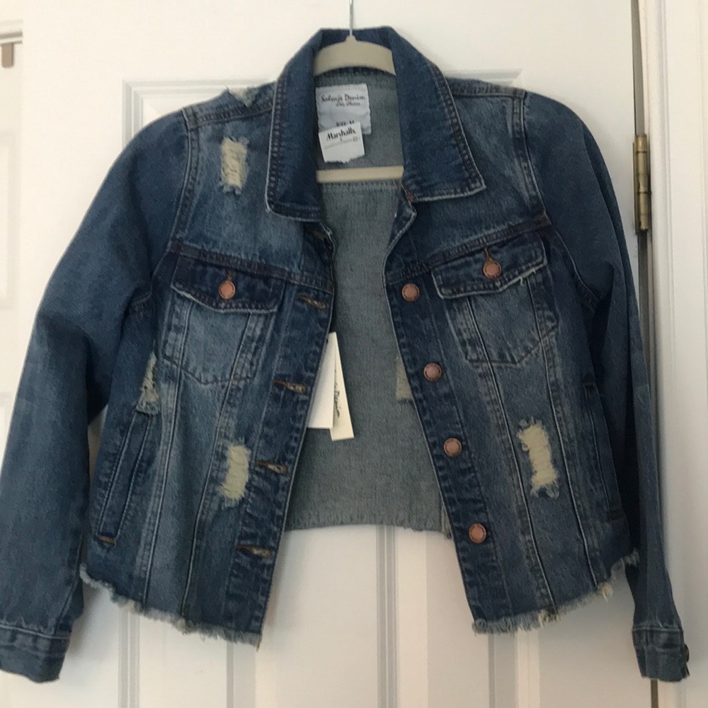 Cropped, distressed denim jacket!!